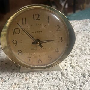 Big Ben Gold vtg desk clock